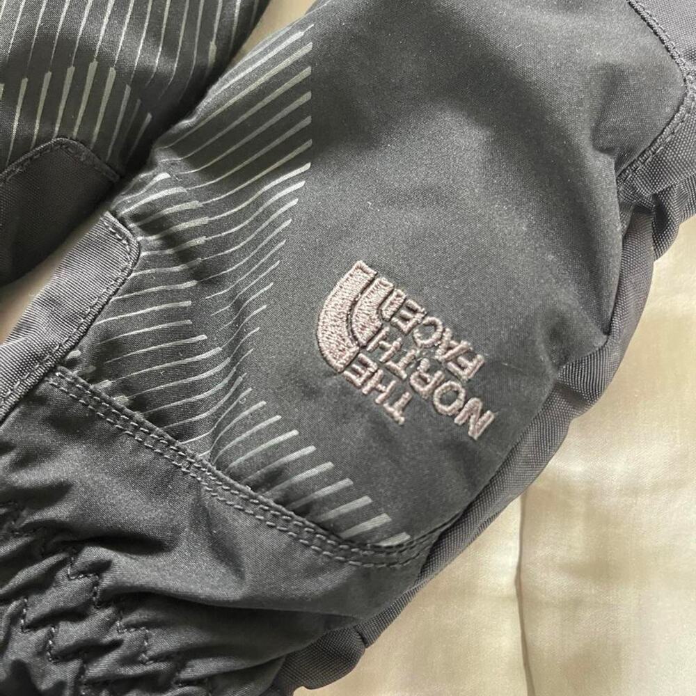 The North Face Youth/Junior Black Insulated Mittens – Size S